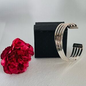 Elegant “Mexico” Silver Cuff Bracelet - Like New! 🌹